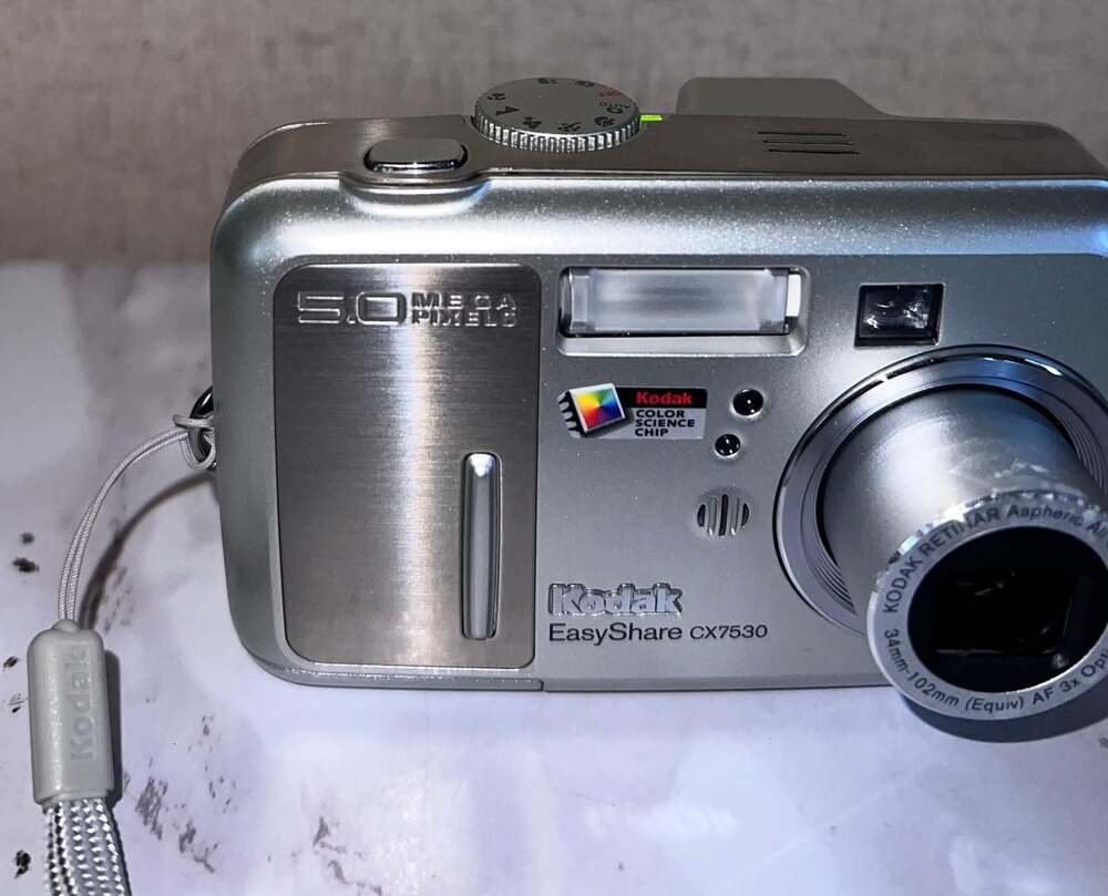 Kodak EasyShare CX7530 5.0MP Digital Camera - Silver - Picture 12 of 12